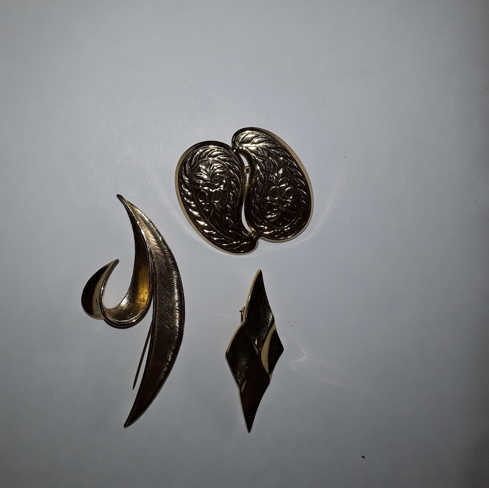 Set of 3 costume jewelry  scarf or lapel pins